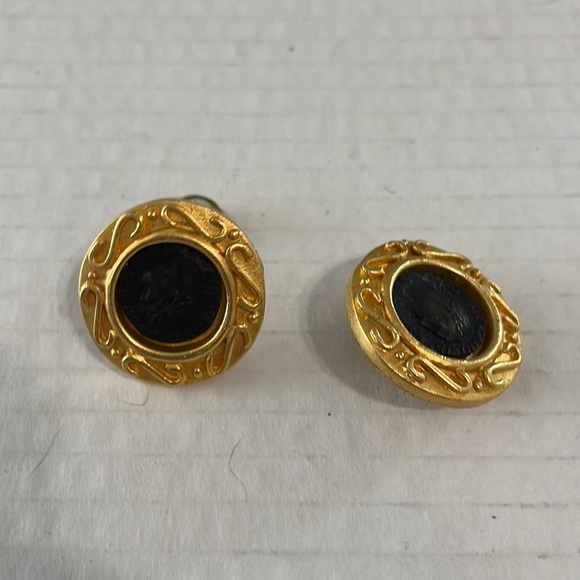 Linda Levinson Clip On Earrings - Picture 1 of 5